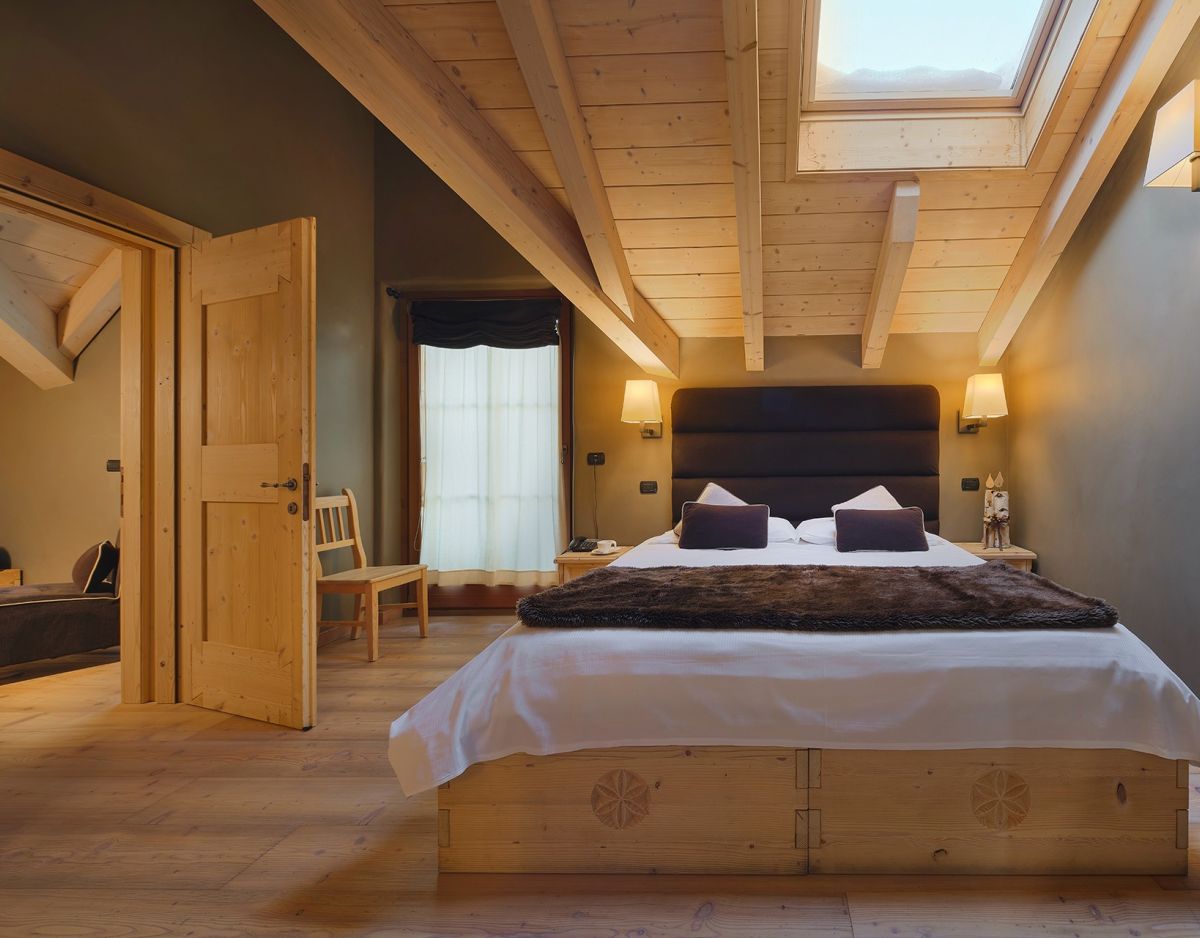 Interconnecting rooms